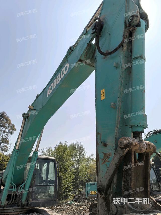 大臂油缸整體?豎拍（工作和回轉(zhuǎn)裝置）