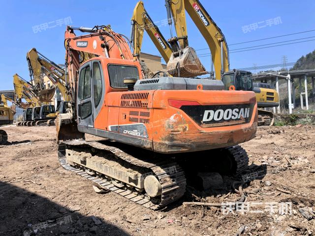 右后45(整機外觀) 右后45(整機外觀)