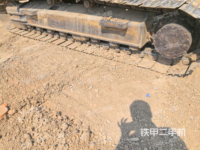 右側(cè)履帶整體(行走機構(gòu)) 右側(cè)履帶整體(行走機構(gòu))