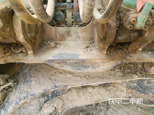 轉(zhuǎn)盤和下車架正前(工作和回轉(zhuǎn)裝置) 轉(zhuǎn)盤和下車架正前(工作和回轉(zhuǎn)裝置)