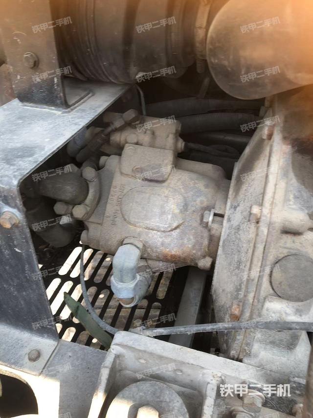 液壓泵艙室正面整體（整機(jī)外觀）