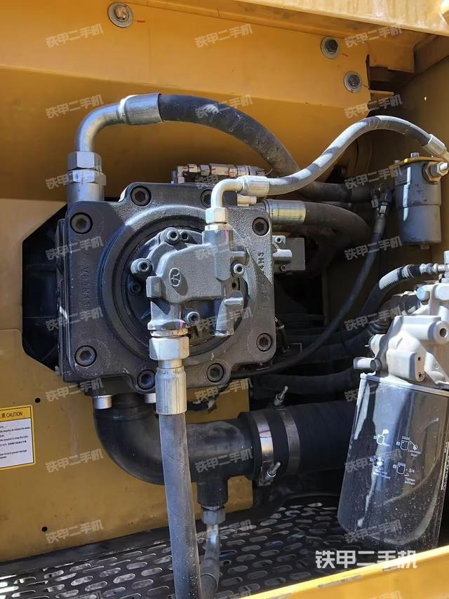 液壓泵艙室正面整體(整機(jī)外觀) 液壓泵艙室正面整體(整機(jī)外觀)