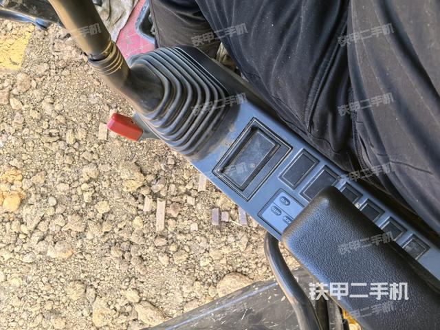 座椅左側控制臺/音響/含左手柄（駕駛室部分）