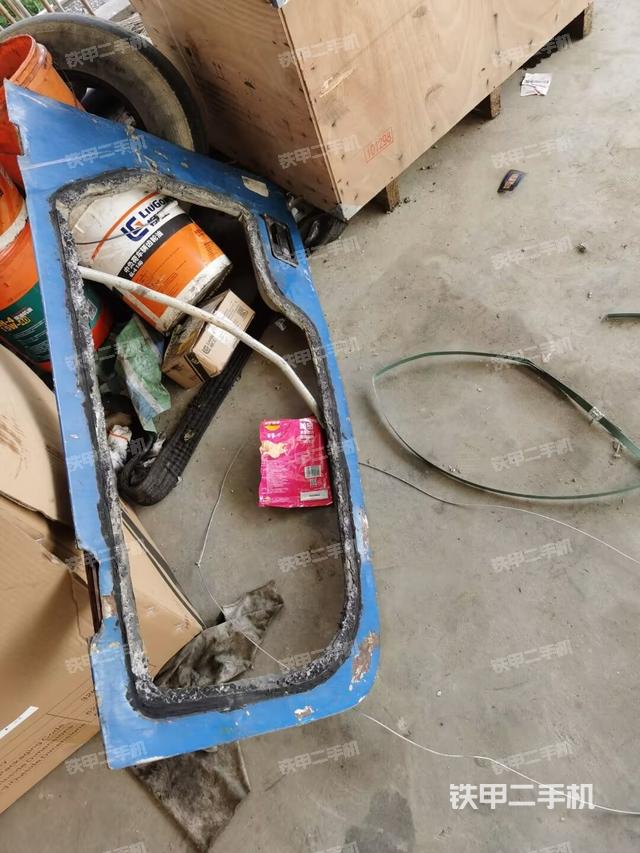 駕駛室整體（整機(jī)外觀）