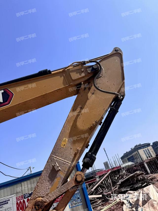 小臂整體左后(工作和回轉(zhuǎn)裝置) 小臂整體左后(工作和回轉(zhuǎn)裝置)