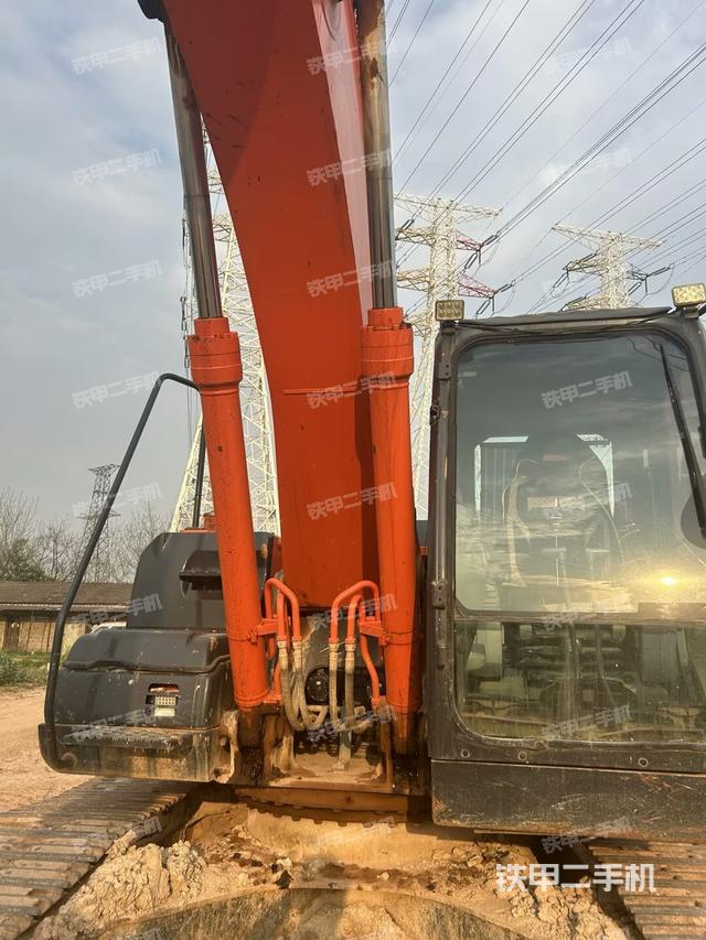 小臂整體左后(工作和回轉(zhuǎn)裝置) 小臂整體左后(工作和回轉(zhuǎn)裝置)