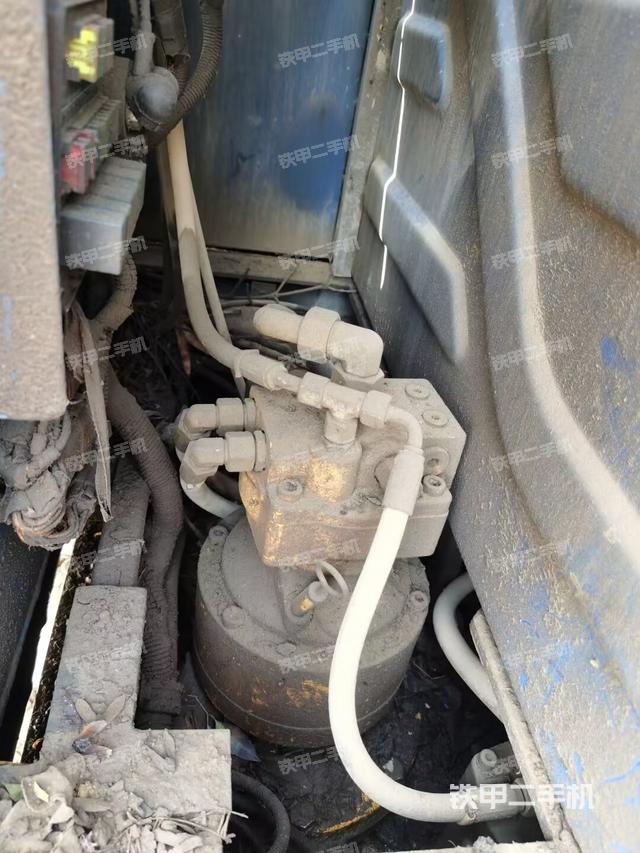 回轉(zhuǎn)馬達(dá)和主控閥（整機(jī)外觀）