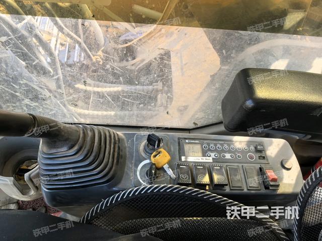 座椅右側控制臺/鑰匙門/油門/含右手柄（駕駛室部分）