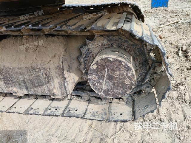 左驅(qū)動輪（行走機構(gòu)）