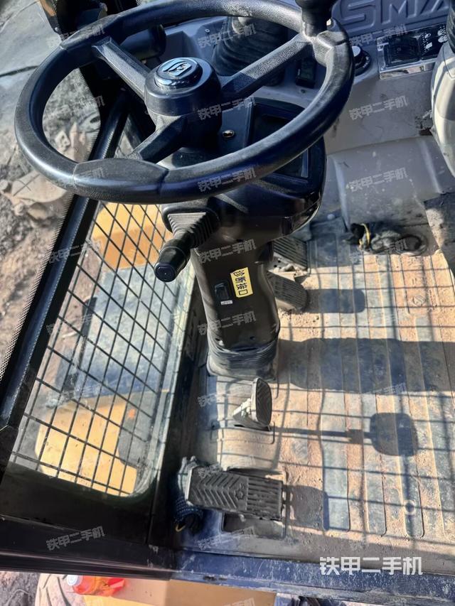 座椅左側(cè)控制臺(tái)/音響/含左手柄(駕駛室部分) 座椅左側(cè)控制臺(tái)/音響/含左手柄(駕駛室部分)