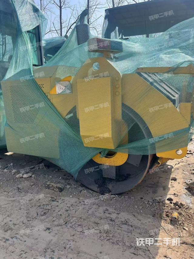 整機(jī)右側(cè)（設(shè)備外觀及核心部件）