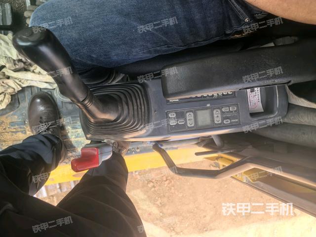 座椅右側(cè)控制臺(tái)/鑰匙門/油門/含右手柄（駕駛室部分）