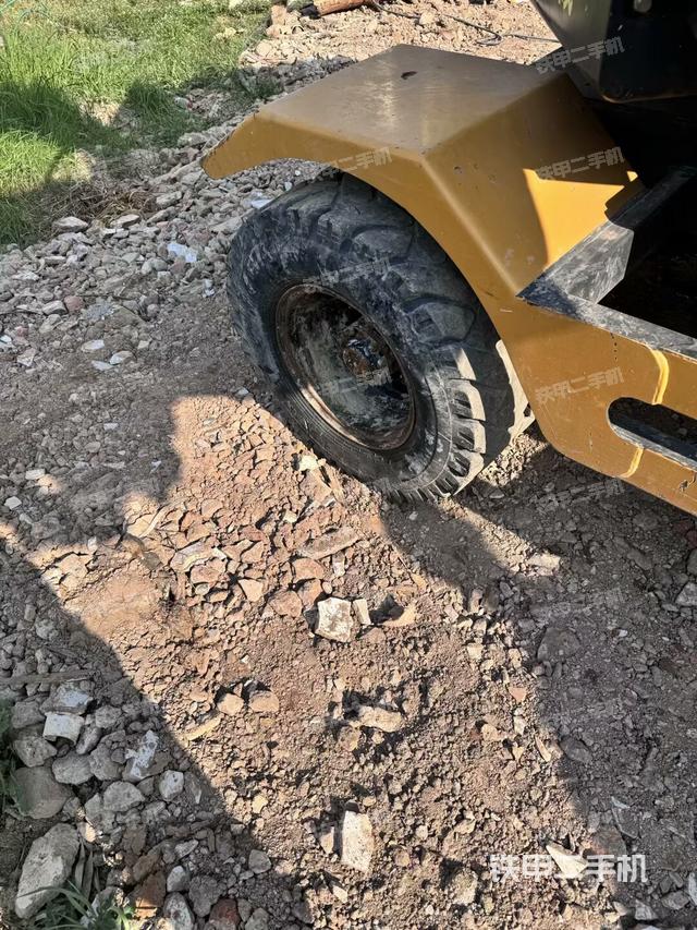 左驅(qū)動(dòng)輪(行走機(jī)構(gòu)) 左驅(qū)動(dòng)輪(行走機(jī)構(gòu))