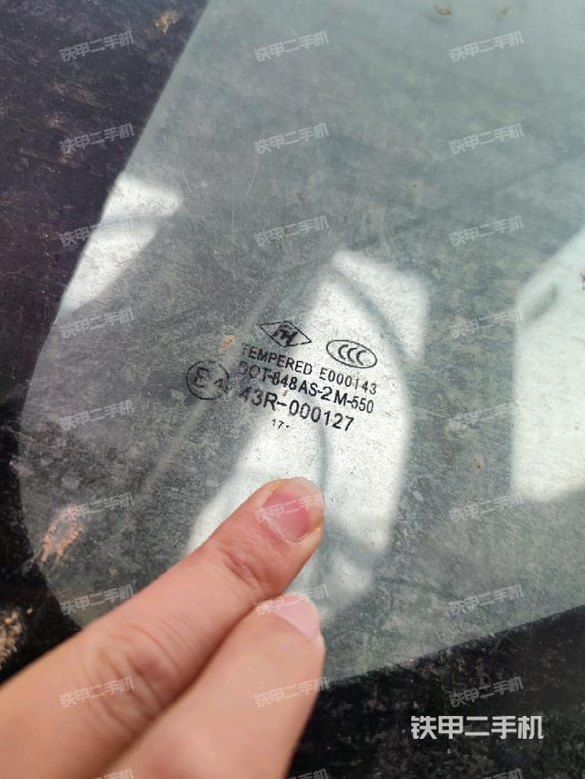 后窗玻璃角標（駕駛室部分）