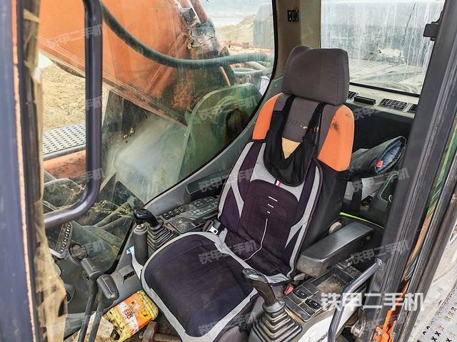 驾驶室整体（整机外观）