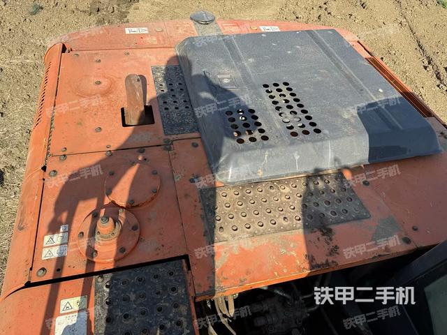 大臂背部俯視(工作和回轉(zhuǎn)裝置) 大臂背部俯視(工作和回轉(zhuǎn)裝置)