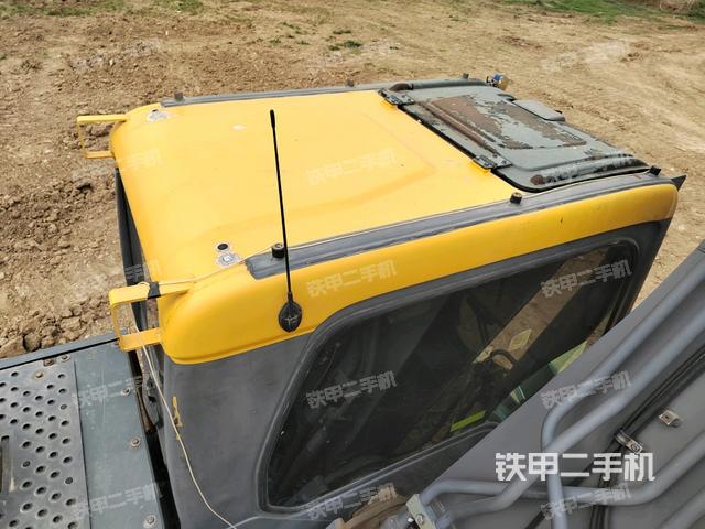 駕駛室頂部(整機外觀) 駕駛室頂部(整機外觀)