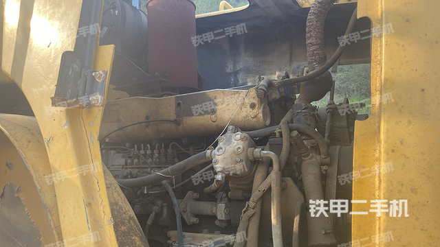 發(fā)動(dòng)機(jī)左側(cè)（整機(jī)外觀及大件）