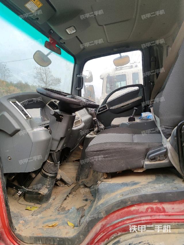 駕駛室操作臺（設(shè)備外觀及核心部件）