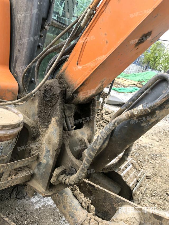 大臂根部?斜(工作和回轉(zhuǎn)裝置) 大臂根部?斜(工作和回轉(zhuǎn)裝置)