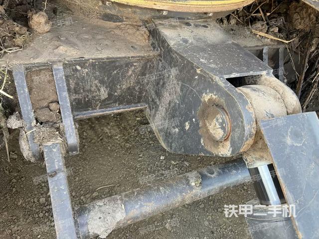 轉(zhuǎn)盤和下車架正前（工作和回轉(zhuǎn)裝置）