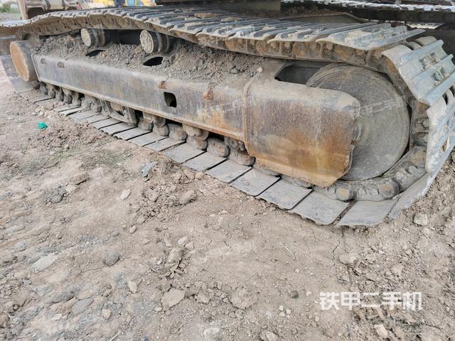 單側(cè)履帶整體(整機外觀) 單側(cè)履帶整體(整機外觀)