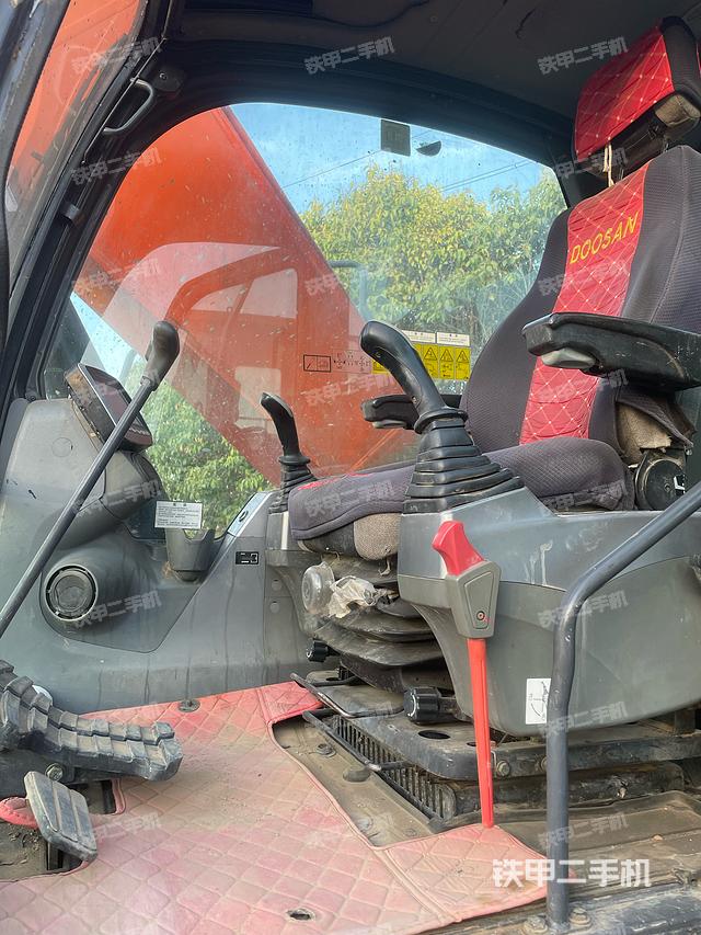 驾驶室整体（整机外观）