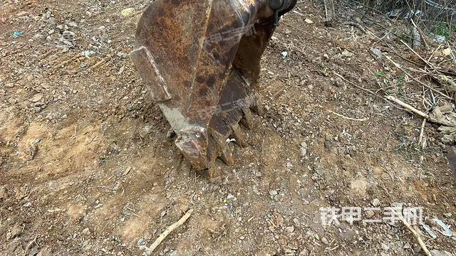 鏟斗右后整體(工作和回轉(zhuǎn)裝置) 鏟斗右后整體(工作和回轉(zhuǎn)裝置)