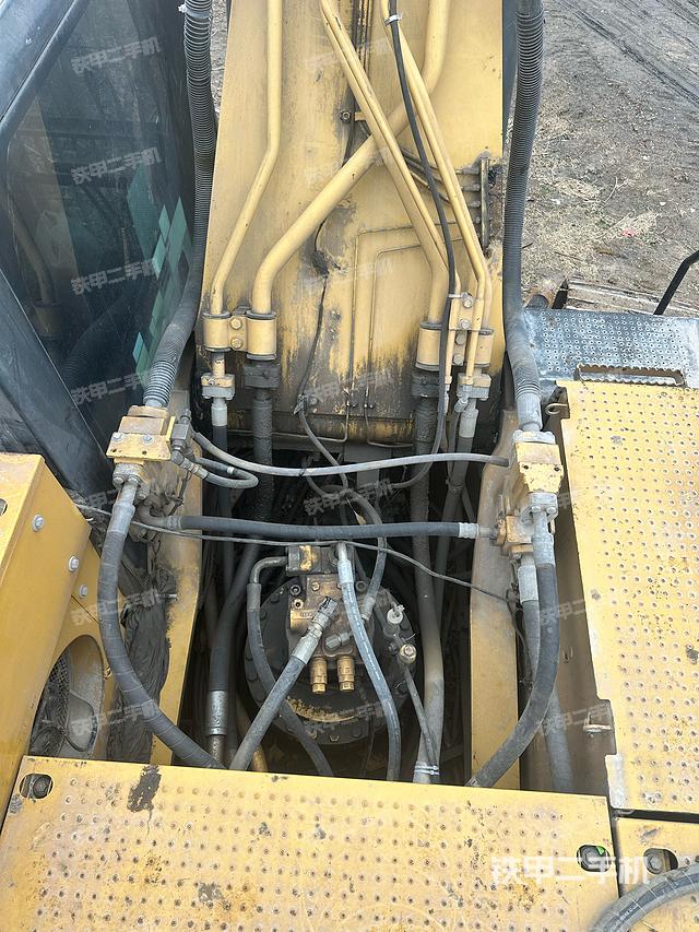 驾驶室顶部（整机外观）