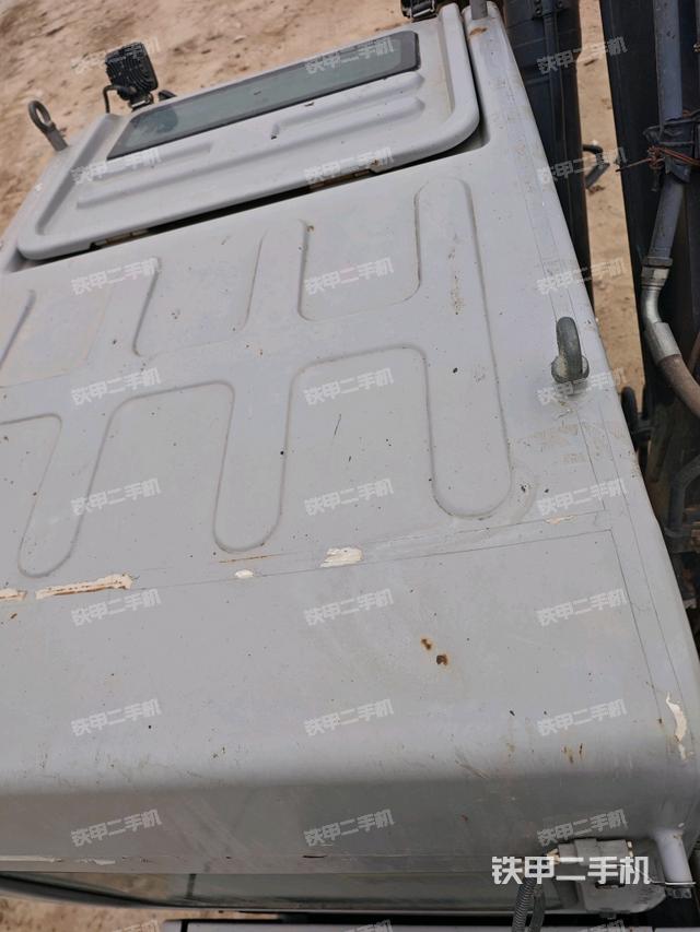 駕駛室頂部（整機外觀）