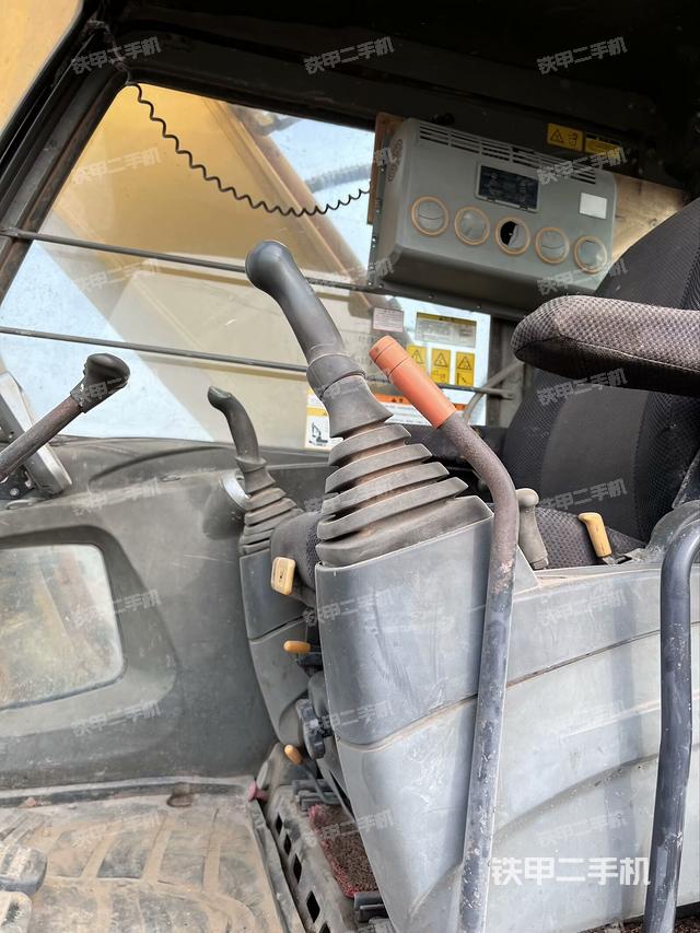 駕駛室整體（整機外觀）