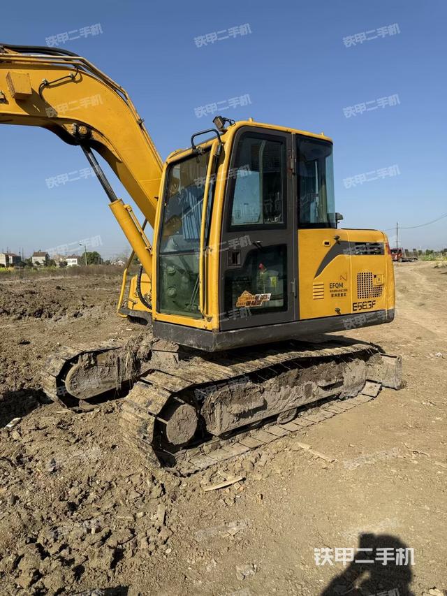 ?駕駛室正側(cè)（駕駛室部分）