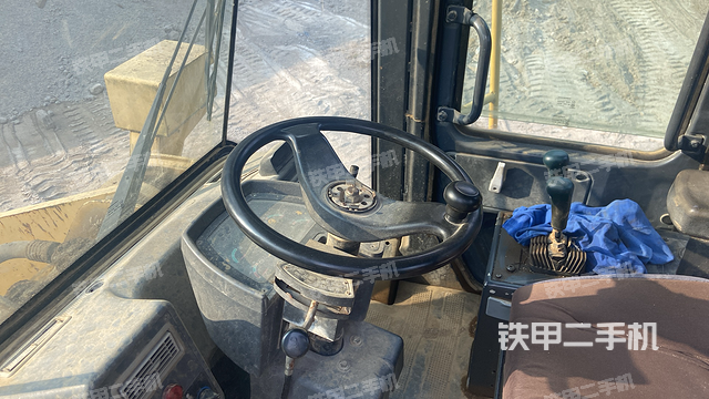 駕駛室操作臺(tái)（整機(jī)外觀及大件）