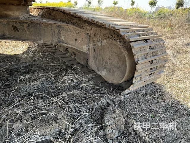 右側(cè)履帶整體(行走機(jī)構(gòu)) 右側(cè)履帶整體(行走機(jī)構(gòu))