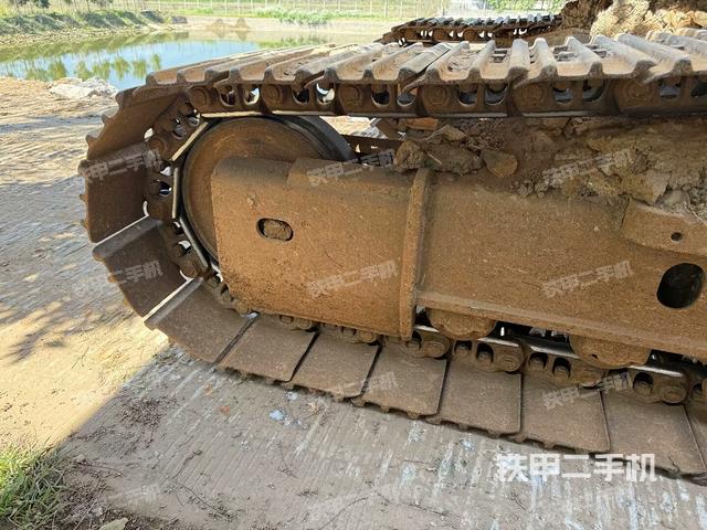 右驱动轮（行走机构）