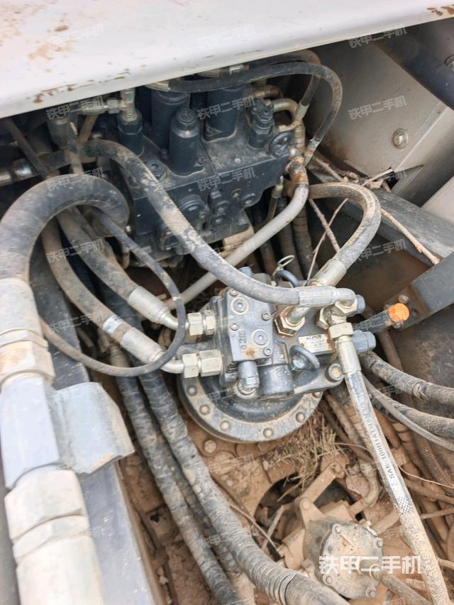 回轉(zhuǎn)馬達(dá)和主控閥（整機外觀）