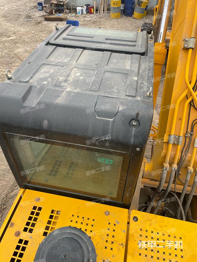 駕駛室頂部（整機外觀）