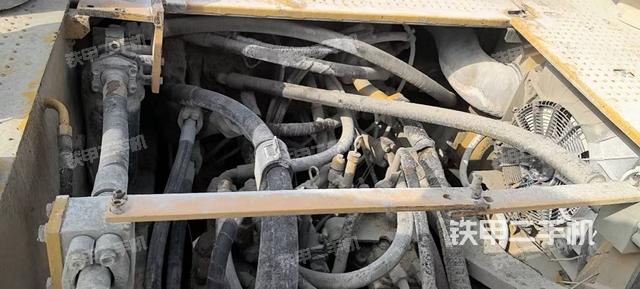 回转马达和主控阀（整机外观）