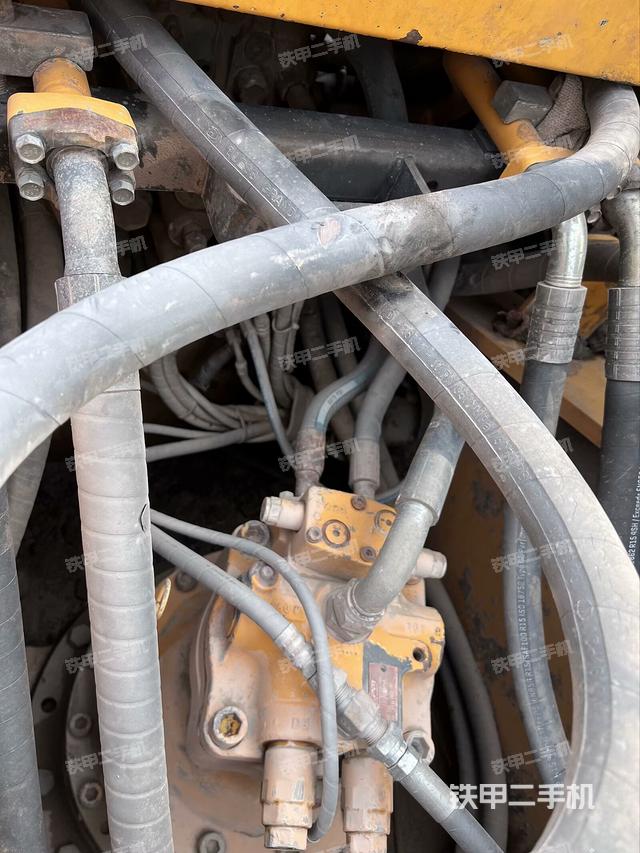 回轉馬達和主控閥（整機外觀）