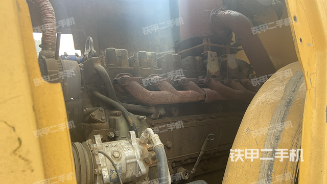 發(fā)動(dòng)機(jī)右側(cè)（整機(jī)外觀及大件）