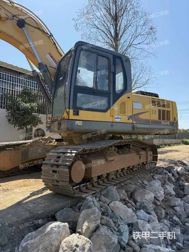 右侧玻璃角标（驾驶室部分）