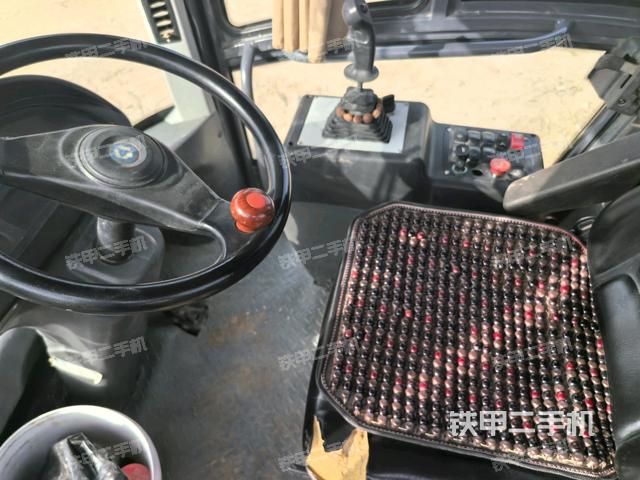 后玻璃角標(biāo)（壓路機(jī)駕駛室）