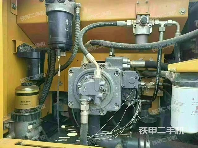 液壓泵艙室正面整體（整機(jī)外觀）