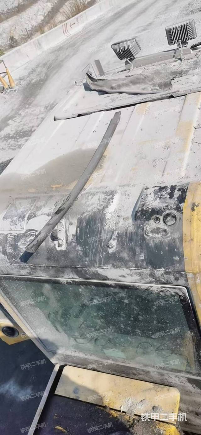 驾驶室顶部（整机外观）