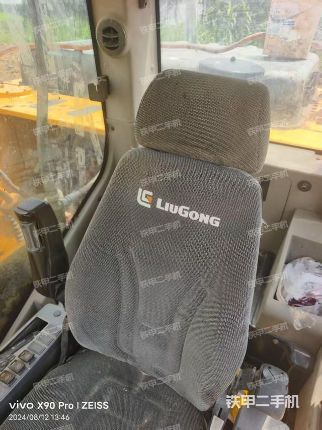 駕駛室整體(整機外觀) 駕駛室整體(整機外觀)