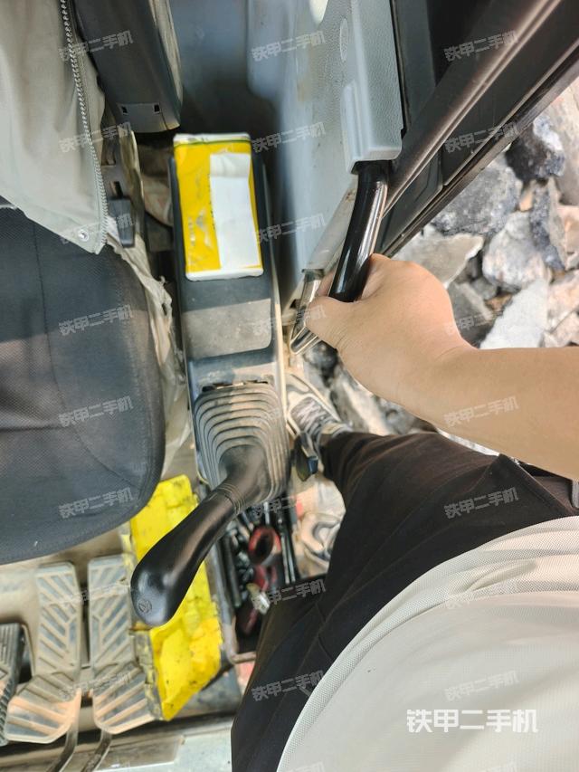 座椅左側(cè)控制臺(tái)/音響/含左手柄（駕駛室部分）