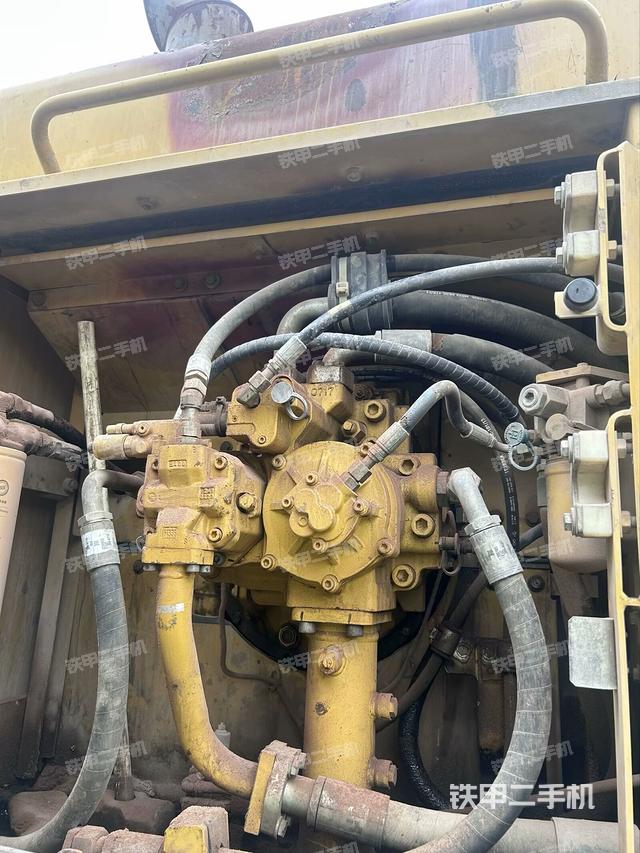 液壓泵艙室正面整體（整機(jī)外觀）