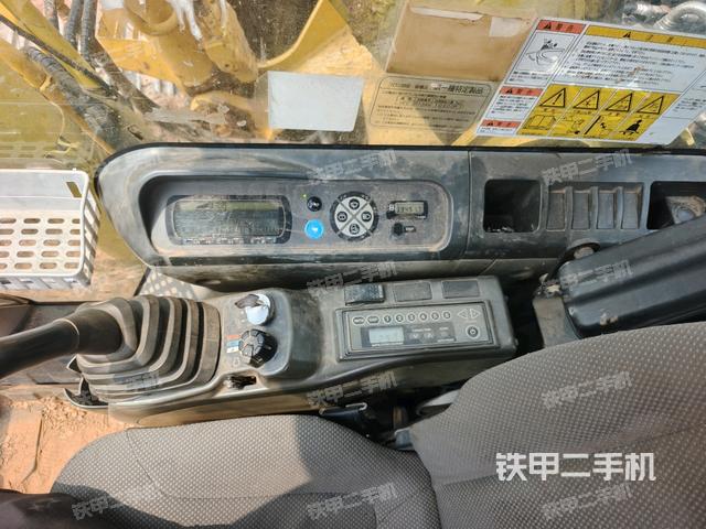 座椅左側控制臺/音響/含左手柄(駕駛室部分) 座椅左側控制臺/音響/含左手柄(駕駛室部分)