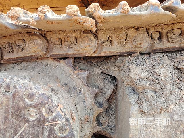 單側(cè)履帶整體(整機外觀) 單側(cè)履帶整體(整機外觀)