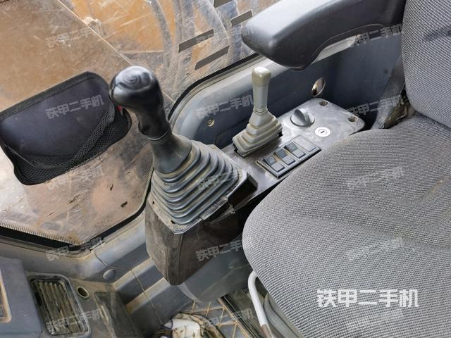 座椅右側(cè)控制臺(tái)/鑰匙門/油門/含右手柄(駕駛室部分) 座椅右側(cè)控制臺(tái)/鑰匙門/油門/含右手柄(駕駛室部分)